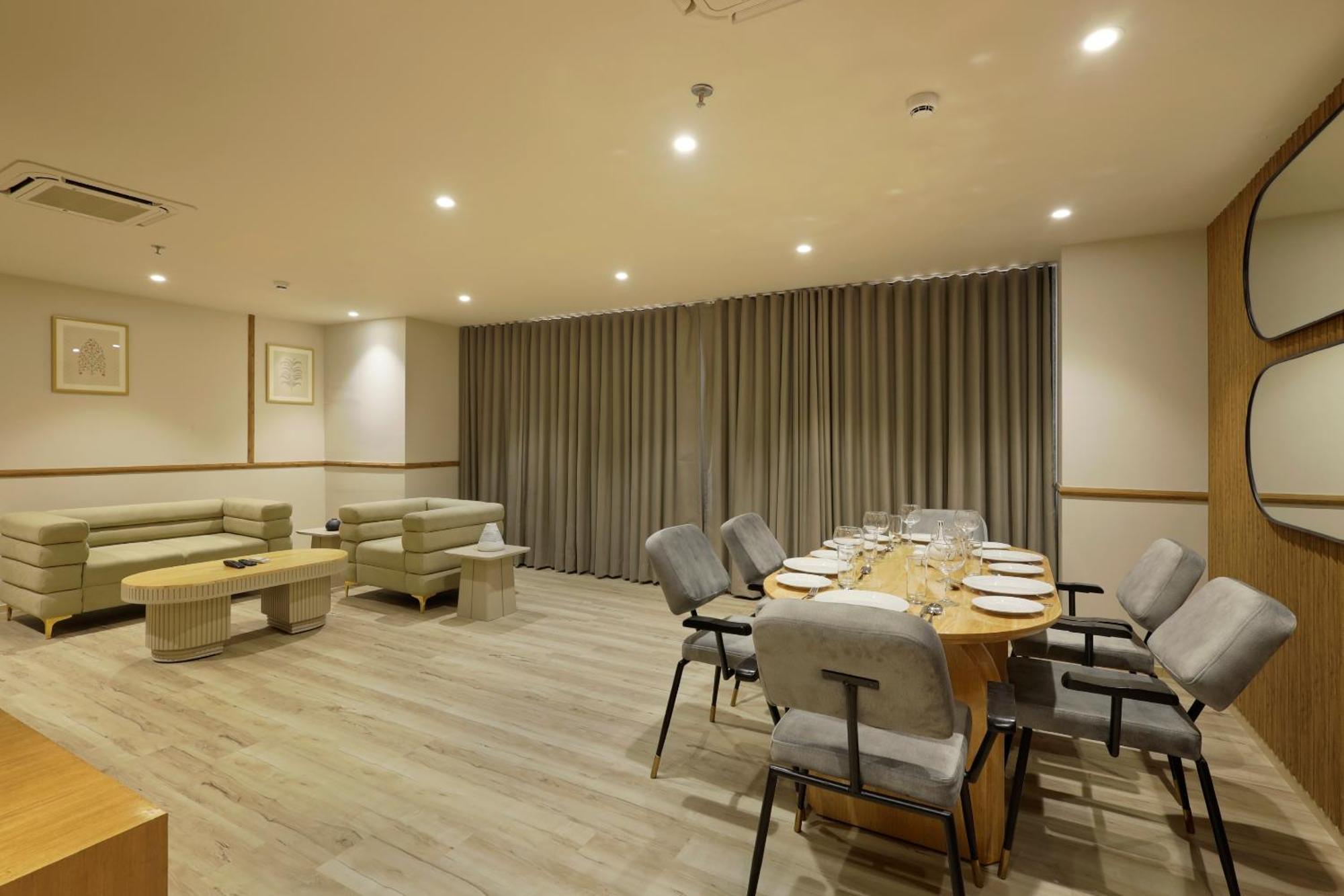 Sunday Hotel فَدودارا المظهر الخارجي الصورة