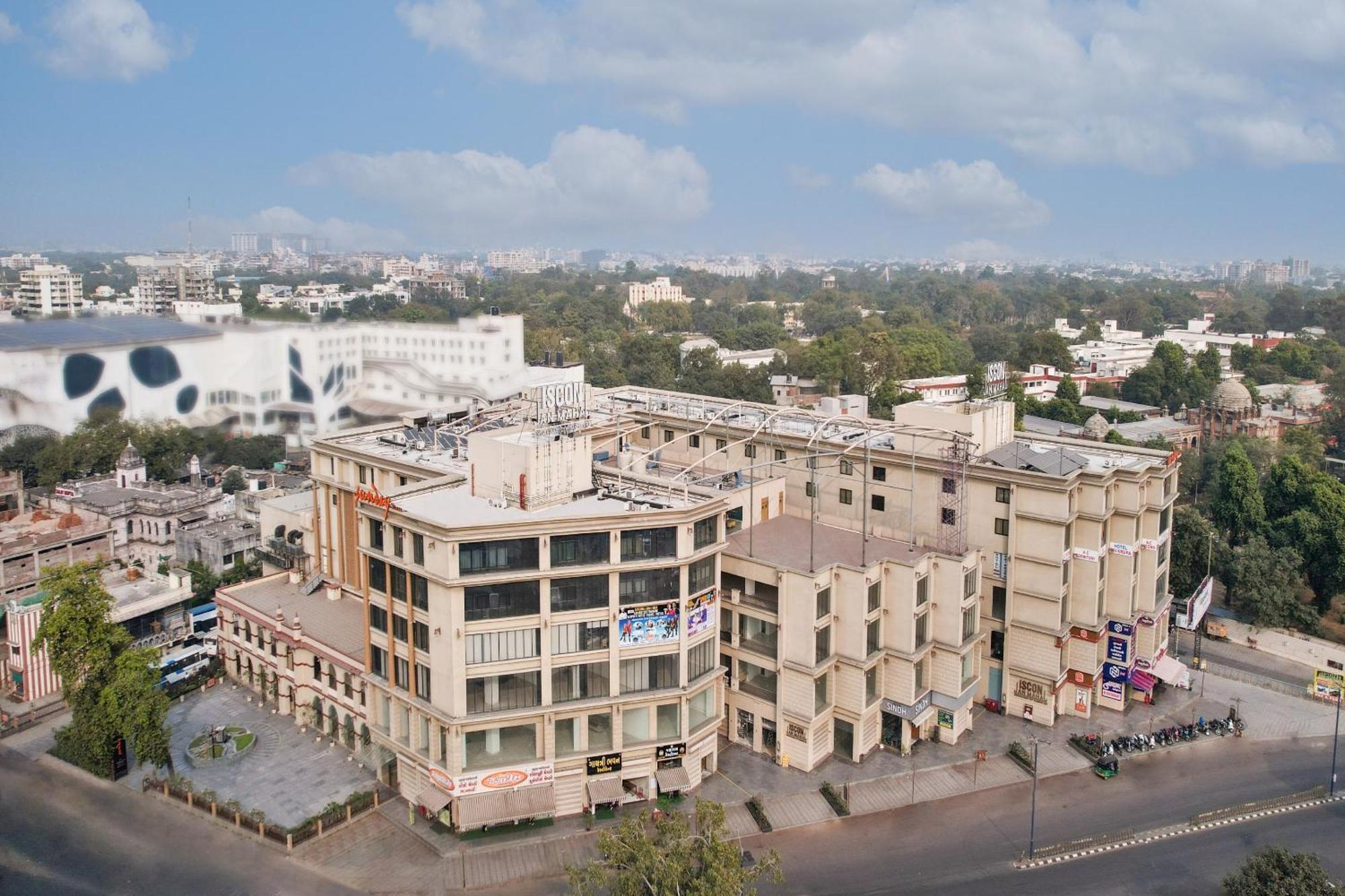 Sunday Hotel فَدودارا المظهر الخارجي الصورة