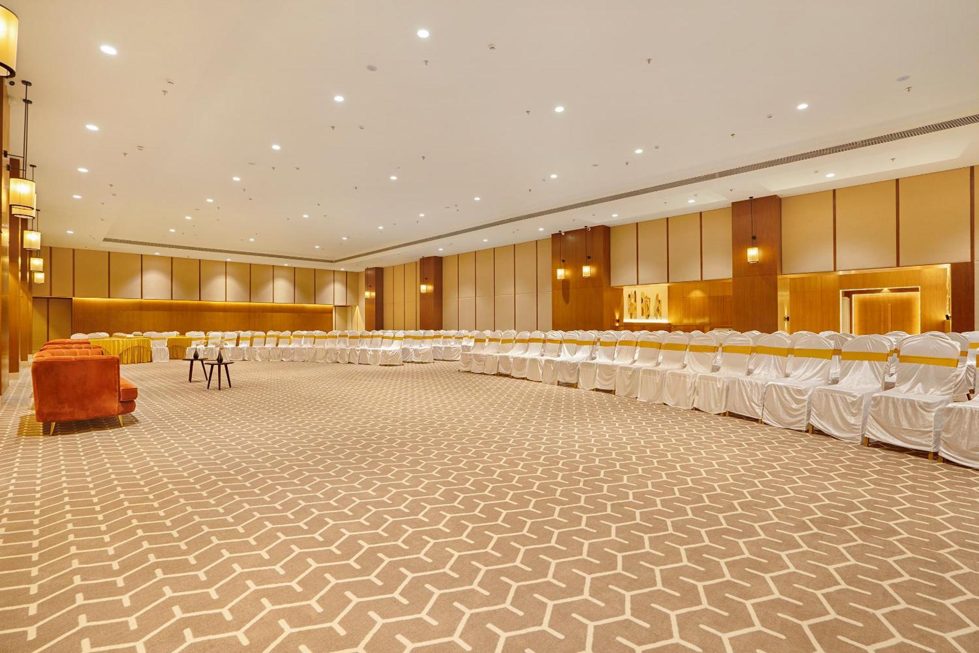 Sunday Hotel فَدودارا المظهر الخارجي الصورة